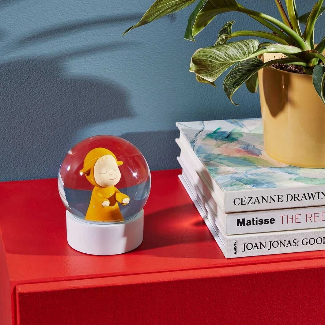 奈良美智 水晶球 （橘）Yoshitomo Nara Snow Globe 2025 Little Wanderer MOMA美術館絕版紀念品